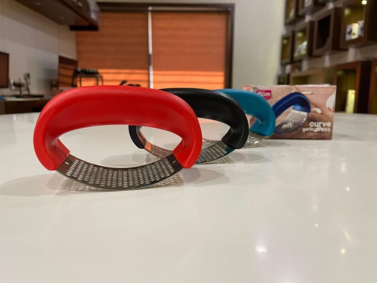 Multipurpose Garlic Press Crusher – Easy, Multicolored Kitchen Tool